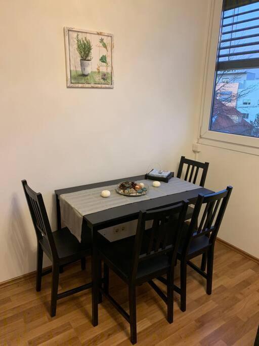 Charmante Wohnung In St. Peter. Graz Luaran gambar