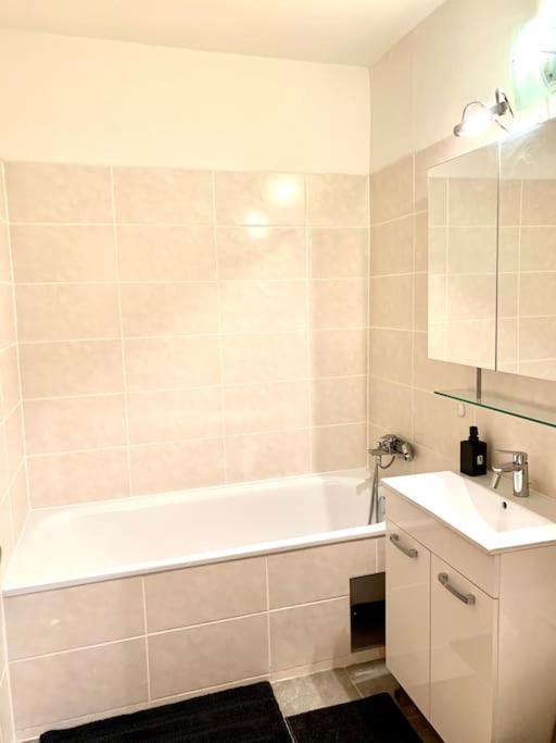 Charmante Wohnung In St. Peter. Graz Luaran gambar